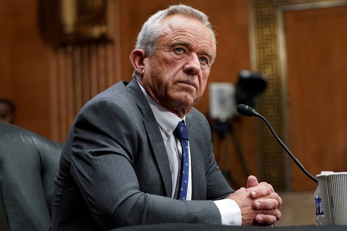 RFK जूनियर का दावा है कि खसरे का इलाज विटामिन ए के साथ किया जा सकता है, जो खराब आहार से जुड़ा हुआ है। यहाँ विज्ञान क्या कहता है।