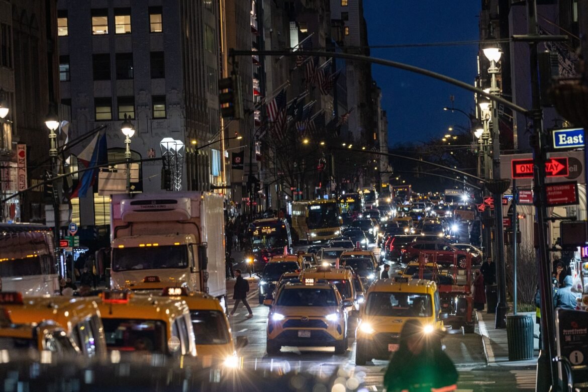 ट्रम्प प्रशासन NYC के लिए कंजेशन प्राइसिंग को समाप्त करने ट्रम्प प्रशासन NYC के लिए कंजेशन प्राइसिंग को समाप्त करने के लिए समय सीमा बढ़ाता है