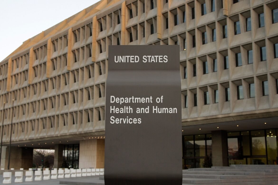 लगभग 10,000 पूर्णकालिक कर्मचारियों को काटने के लिए HHS लगभग 10,000 पूर्णकालिक कर्मचारियों को काटने के लिए HHS