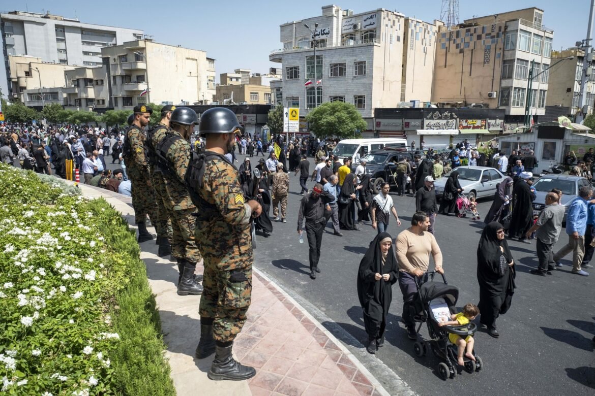 ईरान क्रैकडाउन तेजी से निष्पादन और गिरफ्तारी के साथ गहरा होता है