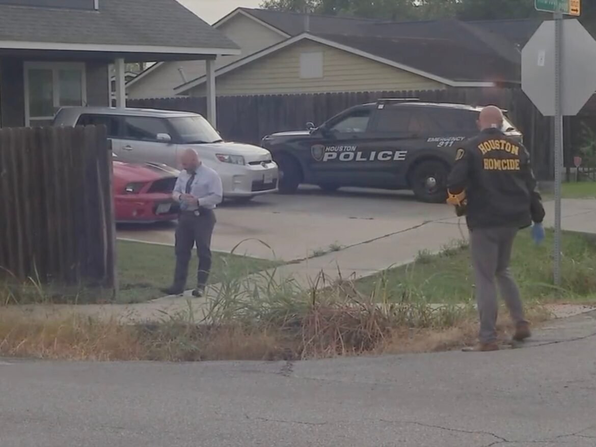 आदमी ने ह्यूस्टन डोर-नॉक प्रैंक 11 साल के लड़के की शूटिंग का आरोप लगाया