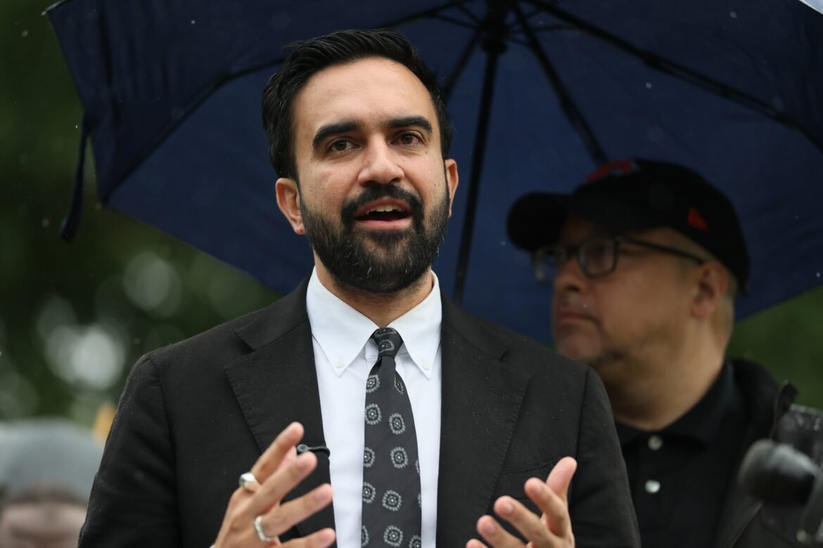 फोटो: न्यूयॉर्क मेयरल उम्मीदवार ज़ोहरन मामदान ब्रोंक्स में अभियान की घोषणा करते हैं